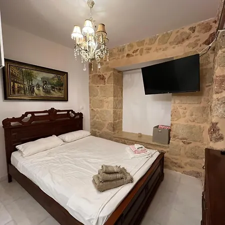 Kostas Luxury Little * Filiatrá