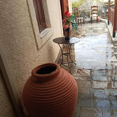 Kostas Luxury Little * Filiatrá